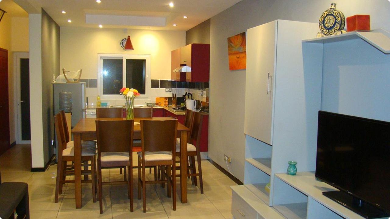 Althea's Nice, Comfy 4 Bedroom Townhouse With Pool In Bay- Ah 1 Hébergement de vacances *